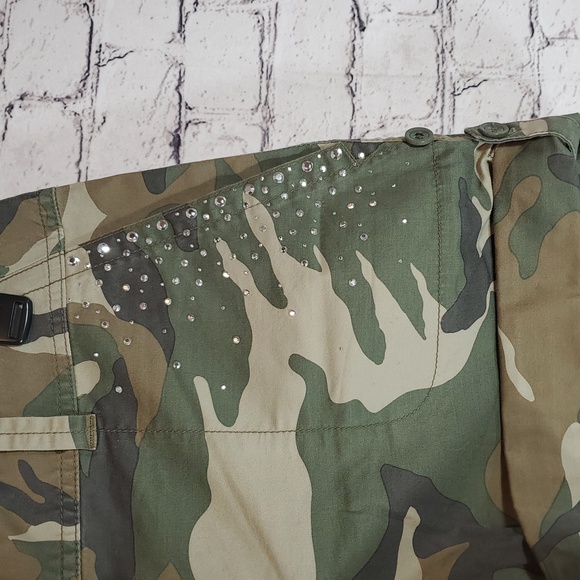 INC International Concepts Green and Brown Shorts with Camo Design Size 8 EUC - Picture 4 of 9